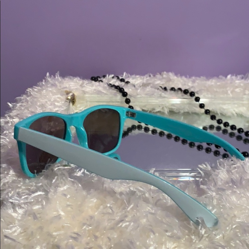 Sunglasses - Picture 2 of 5